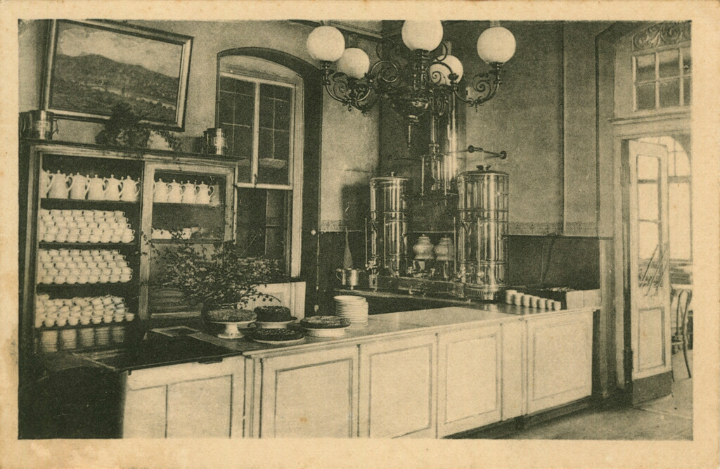 Historische Fotografie mit einem Blick auf die Theke im Cafe-Bereich im Berghotel Rittersturz bei Koblenz (1920er Jahre)