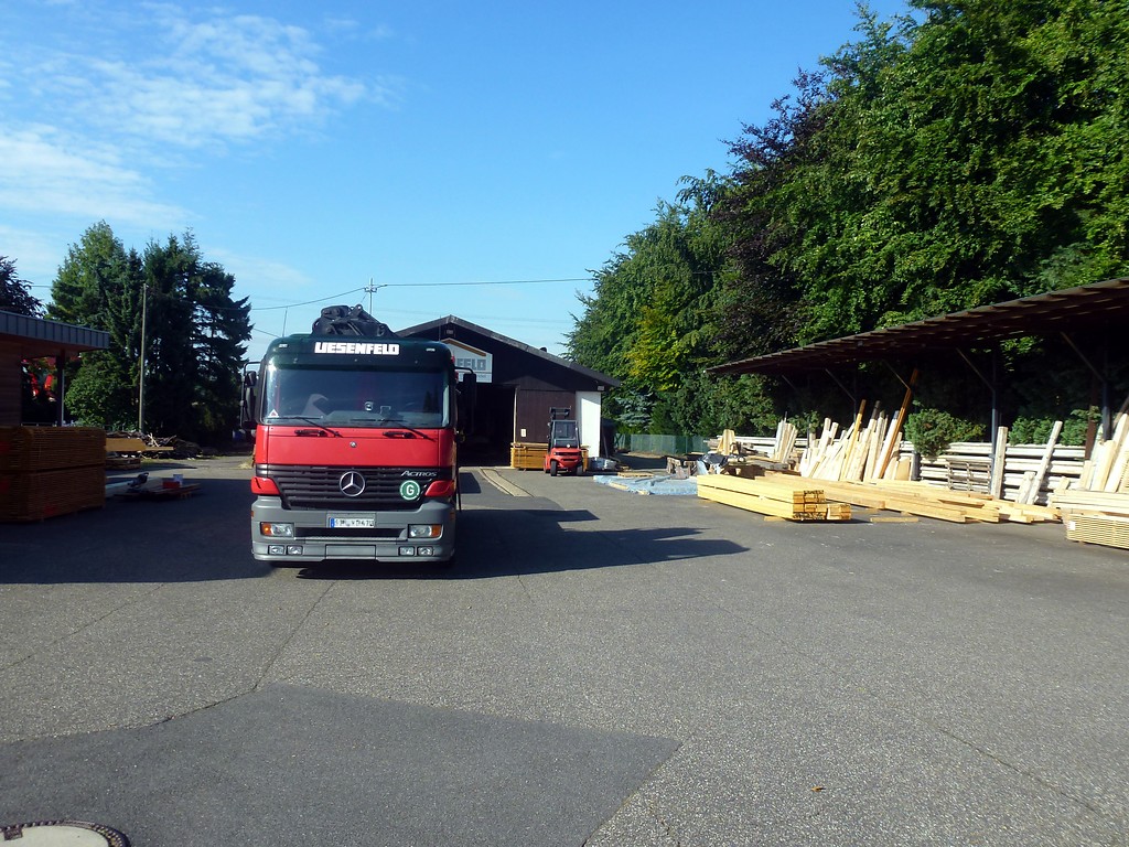 Betriebsflächen des Zimmereibetriebs Hermann Liesenfeld in Halsenbach im Hunsrück (2014)