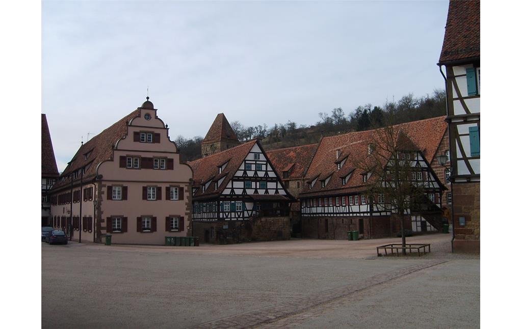 Klosterplatz von Maulbronn mit angrenzenden historischen Gebäuden (2013)