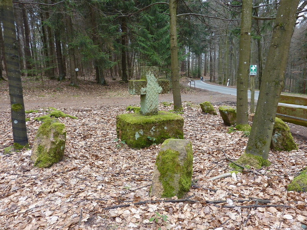 Ritterstein Nr. 132 Steinernes Kreuz 1910" nordwestlich von Esthal (2013)