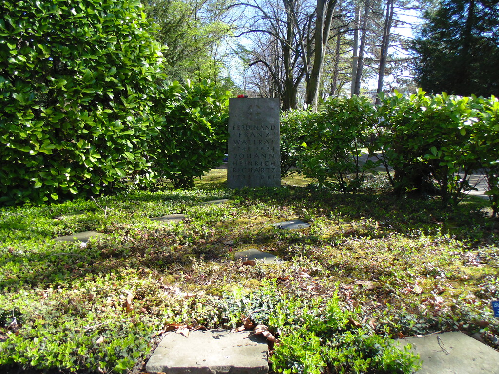 Die Grabstätte von Ferdinand Franz Wallraf und Johann Heinrich Richartz auf dem Kölner Friedhof Melaten im heutigen Zustand (2020).