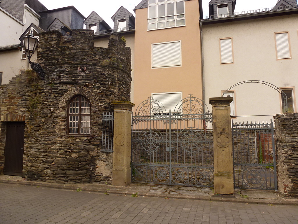 Von der Leyenscher Hof in Oberwesel (2016): Das schmiedeeiserne Tor aus dem 19. Jahrhundert ist der ehemalige Zugang zum Anwesen.
