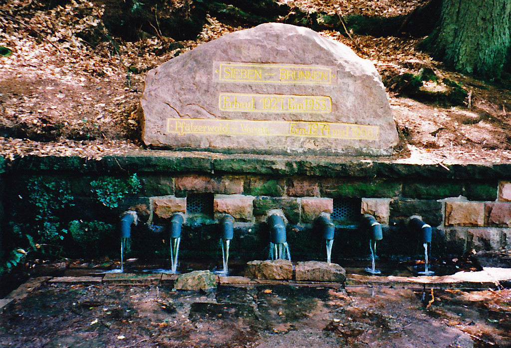Ritterstein Nr. 188 Siebenbrunnen Erbaut 1927 nordöstlich von Fischbach (1999)