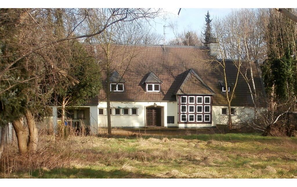 Von 1970 bis 2006 befand sich die Residenz des Botschafters der Republik Niger in dem an der Bonner Landstraße 119 im Hahnwald gelegenen herrschaftlichen Landhaus Birkhof (2015). Dieses gehörte zu den frühesten Villen in Köln-Hahnwald und wurde 2016/17 abgerissen.