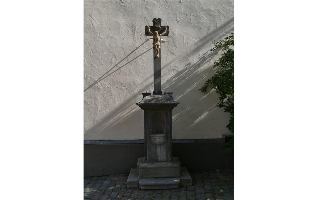 Kreuz im Hof des ehemaligen Wilhelmiten-Klosters in Limburg (2017)