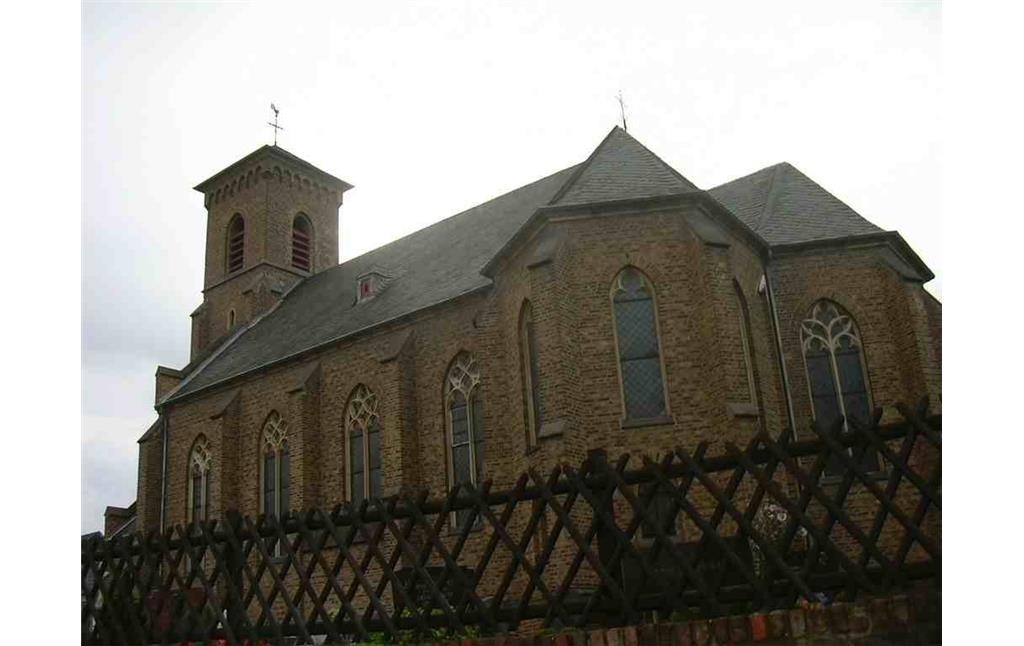 Blick auf die katholische Pfarrkirche Sankt Johann Baptist in Vettweiß-Sievernich (2006).