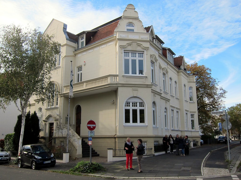 Die Villa Willy-Brandt-Allee 12 in Bonn (2014). In dem Haus war zeitweise die Botschaft von El Salvador untergebracht.