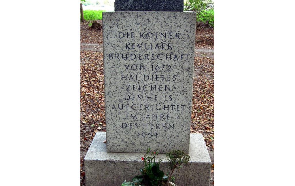 Pilgerkreuz / Pilgerstation der Kölner Kevelaer Bruderschaft im Forstwald, Sockel mit Inschrift (2011)