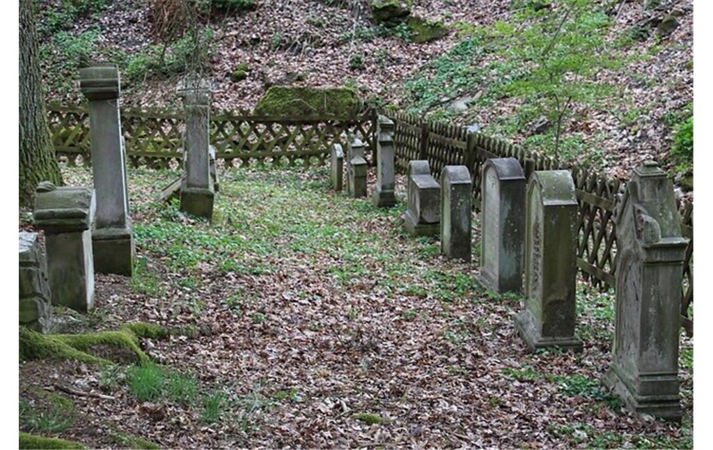 Die Grabsteine auf dem jüdischen Friedhof in Hottenbach (2021)