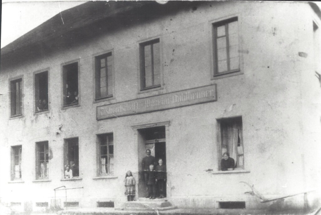Historische Fotografie des Gasthauses Dahlheimer in der Ringstraße 16 in Hottenbach (um 1900)