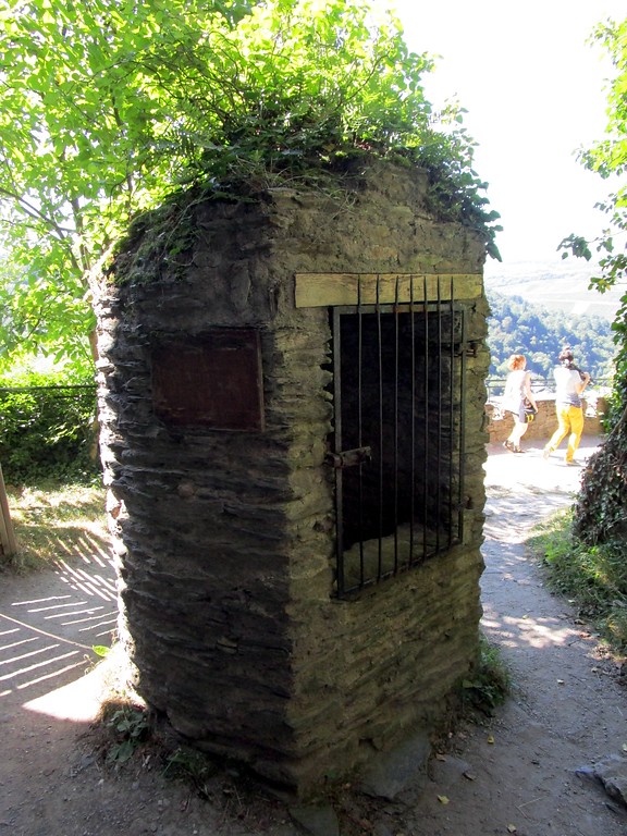 Schönburg Oberwesel (2016): Der Trinkwasserbrunnen auf der Burg.