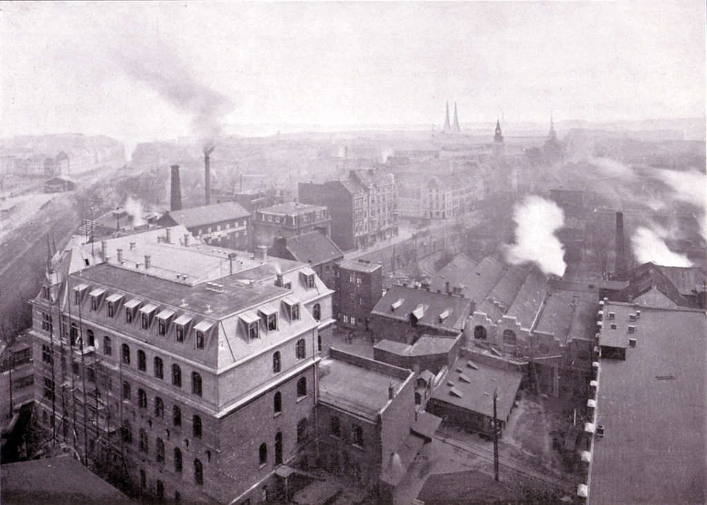 Blick vom Heliosturm auf das Werk der Helios-Elektrizitäts AG und die Industriestadt Ehrenfeld (um 1900)