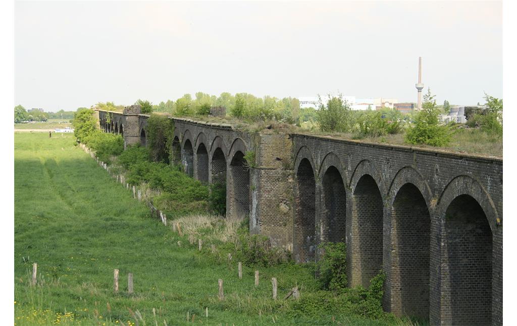 Blick auf die alte Eisenbahnbrücke bei Wesel von Westen (2014)