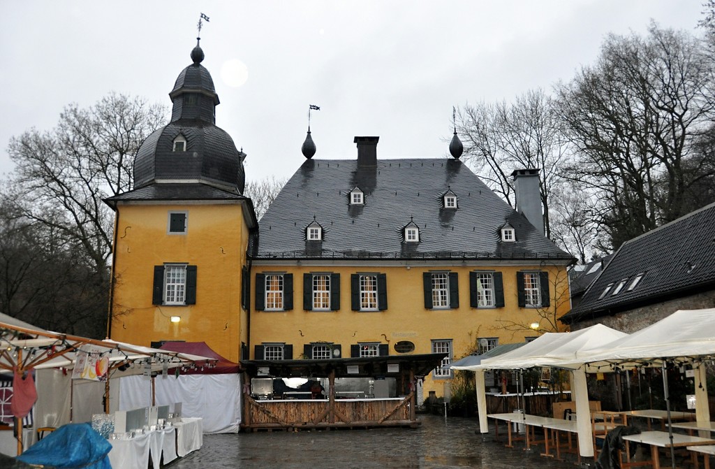 Das Schloss Lüntenbeck, die ehemalige Wasserburg Haus Lüntenbeck (2014).