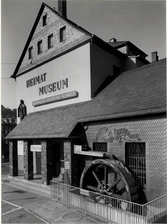 Historisches Foto des Heimatmuseums - heute Deutsches Mineralienmuseum - in Idar Oberstein (1970er Jahre)