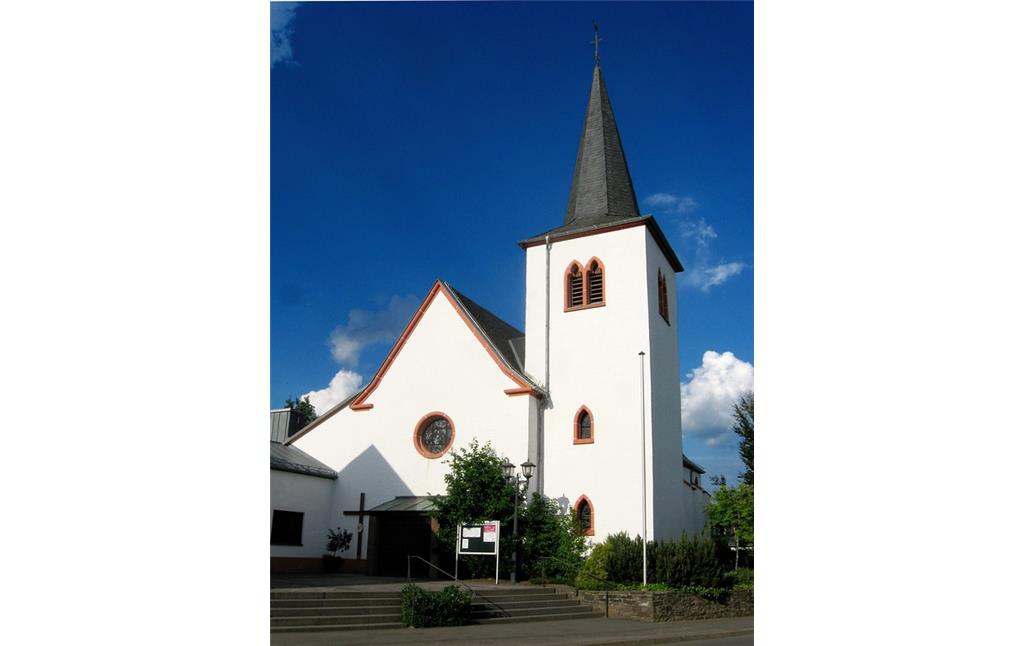 Die katholische Pfarrkirche St. Lucia in Habscheid (2010).