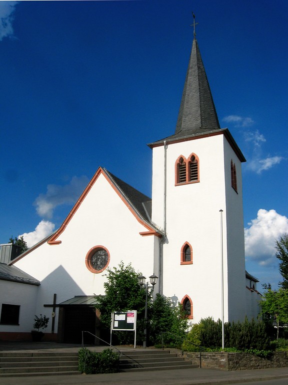 Die katholische Pfarrkirche St. Lucia in Habscheid (2010).