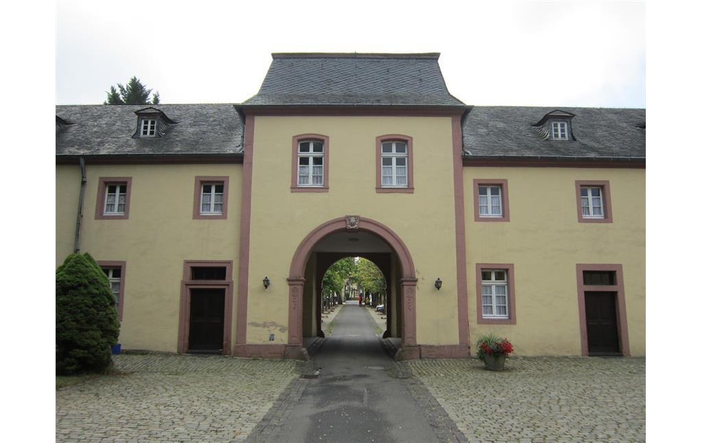 Torbau zum Wirtschaftshof in Kloster Steinfeld (2013).