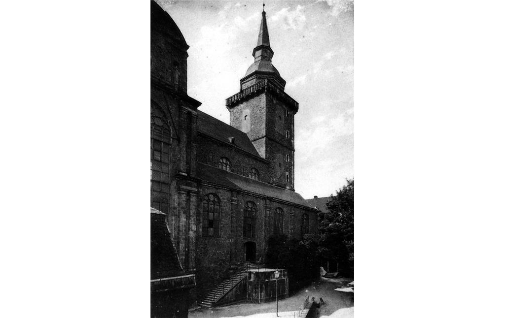 Historisches Foto der Siegburger Abteikirche mit dem Turm im Jahre 1920.