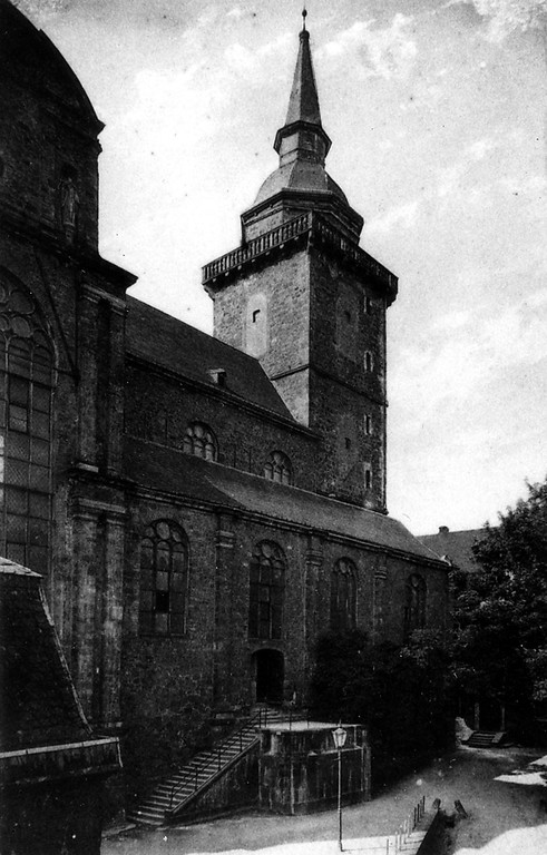 Historisches Foto der Siegburger Abteikirche mit dem Turm im Jahre 1920.