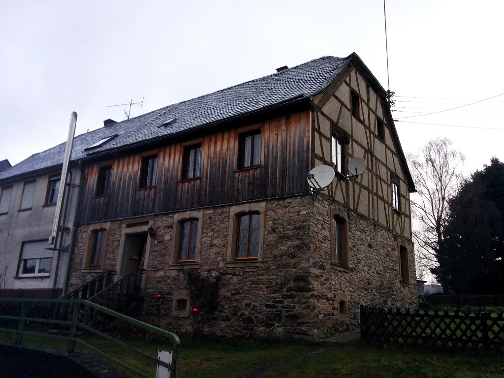 Frontansicht des Hofes bei der alten Mühle Einschiederhof bei Börfink (2015)
