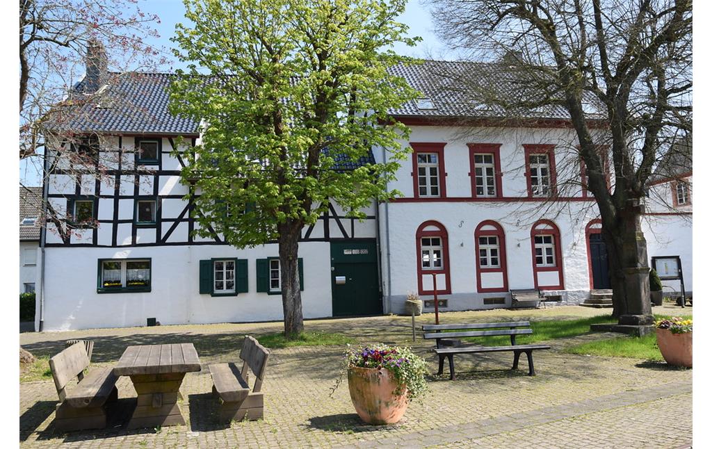Grundherrschaftlicher Hof der Herren von Dreiborn am zentralen Platz in Schleiden-Olef (2017)