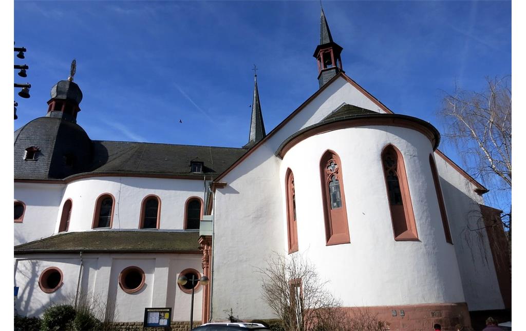 Teilansicht der Pfarrkirche Liebfrauen, der ältesten Kirche Bitburgs (2015)