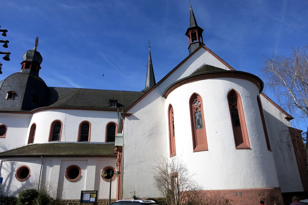 Teilansicht der Pfarrkirche Liebfrauen, der ältesten Kirche Bitburgs (2015)