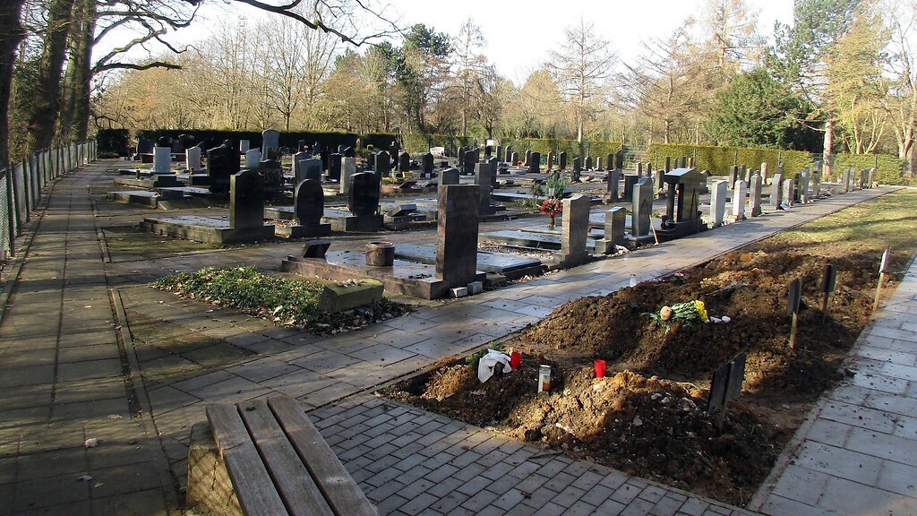 Blick von Süden über das Gräberfeld auf dem jüdischen Friedhof auf dem Waldfriedhof im Kottenforst, Bonn-Röttgen (2021).