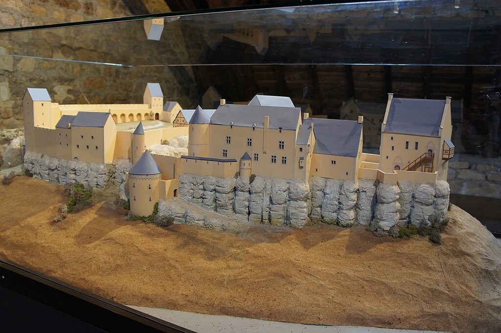 Modell der Burg Fels (auch Larochette oder Buerg Fiels) in Luxemburg (2012).