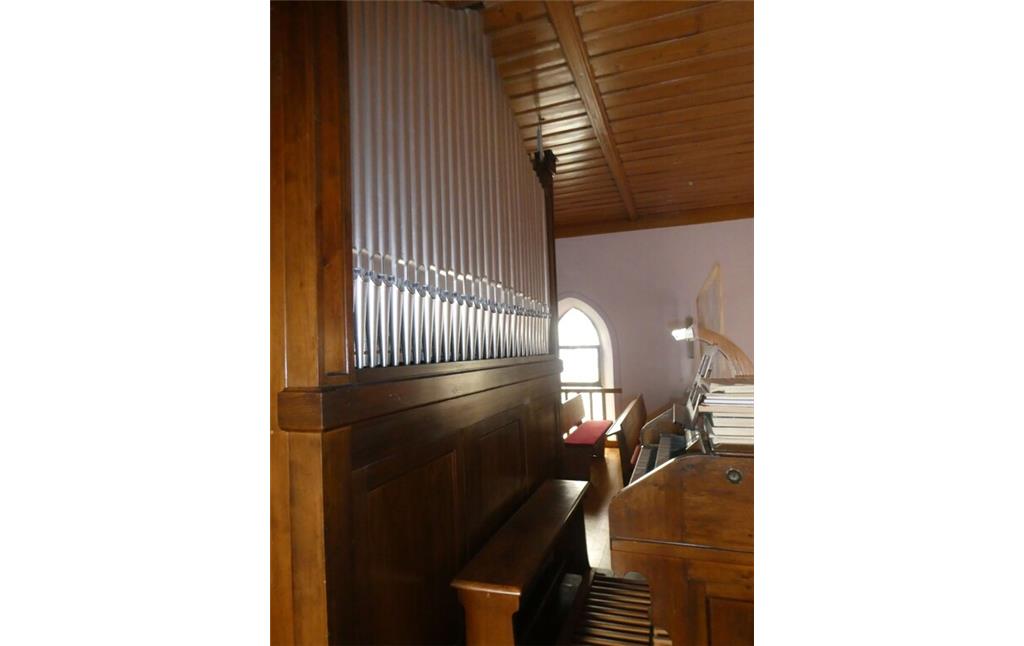 Orgelpfeifen in der evangelische Kirche in Mackenbach (2022)