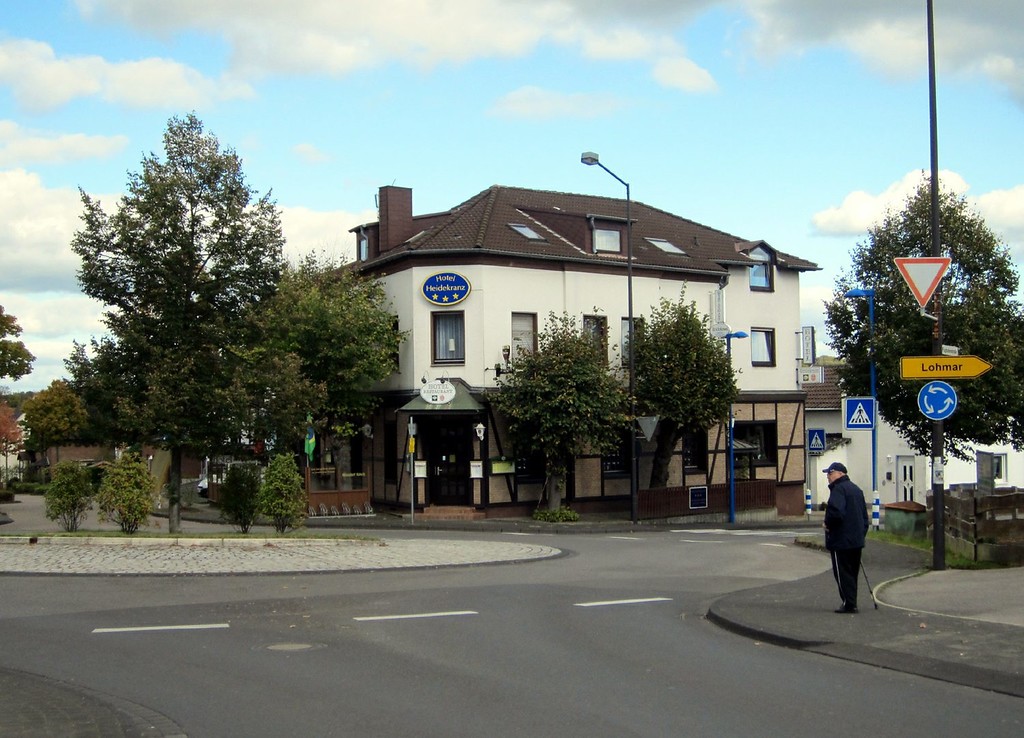 Verkehrskreisel im Zentrum des Troisdorfer Stadtteils Altenrath (2011)
