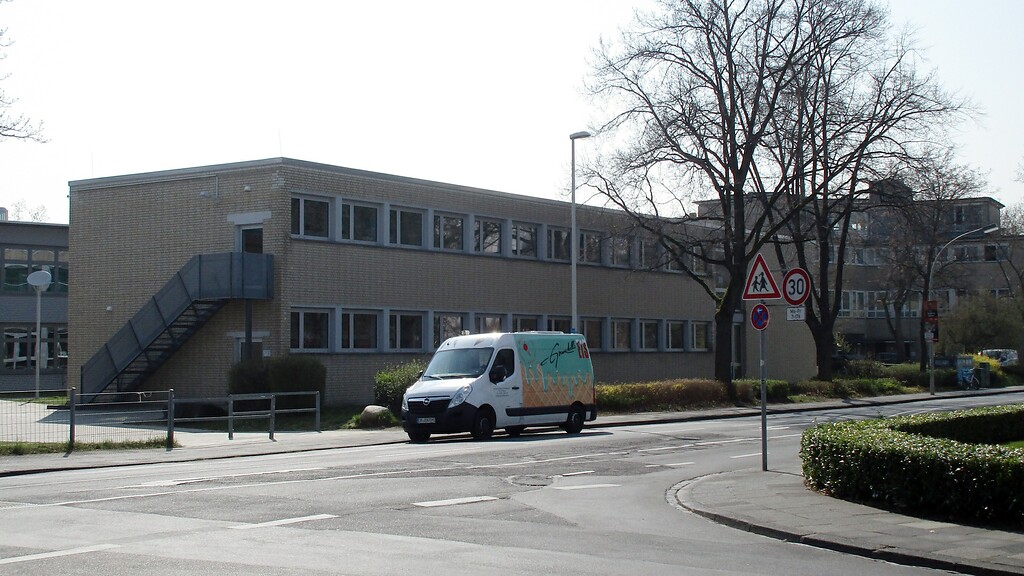 Schulgebäude des Friedrich-Ebert-Gymnasiums in Bonn-Gronau (2022).