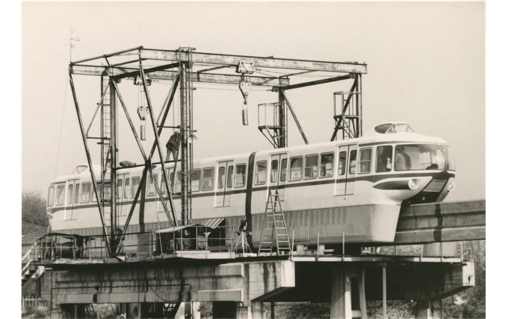 ALWEG-Bahn in Köln-Fühlingen: Montage des für die Jahrhundertausstellung in Turin entwickelten Modells "Italia 1961" (1960/61).