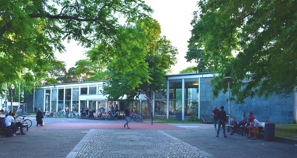 Frankenbad und Frankenbadplatz in Bonn (2020).