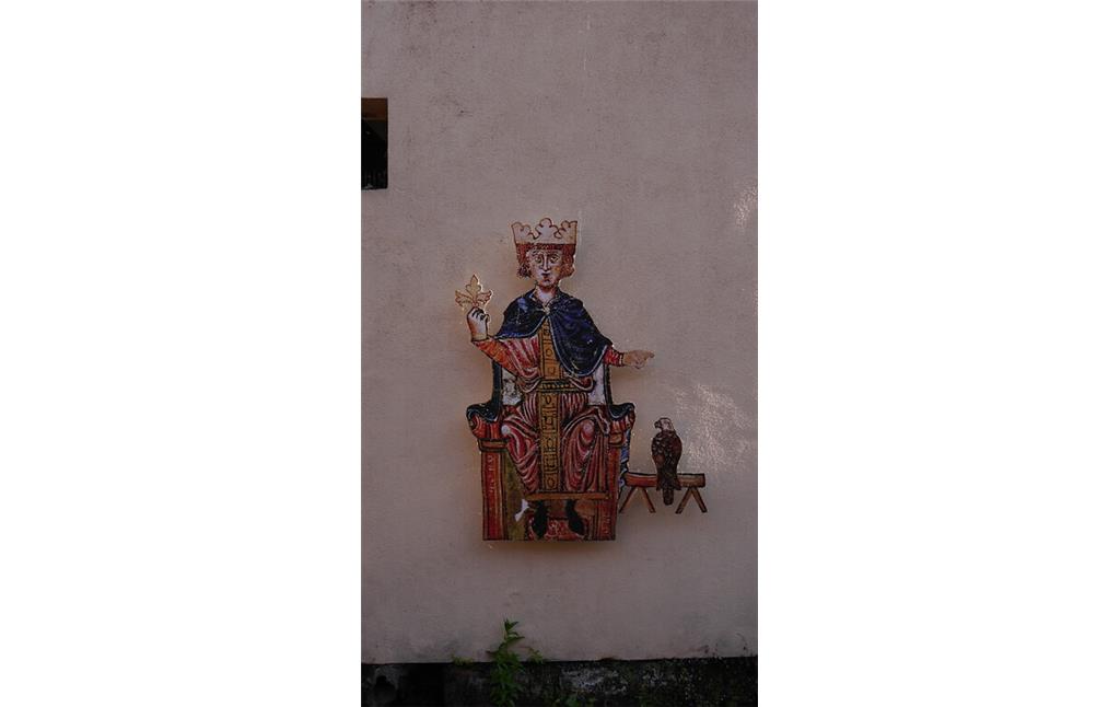 Darstellung Kaiser Friedrichs II. aus dem Geschlecht der Staufer an einer Hausfassade an der Queich in Annweiler (2020)