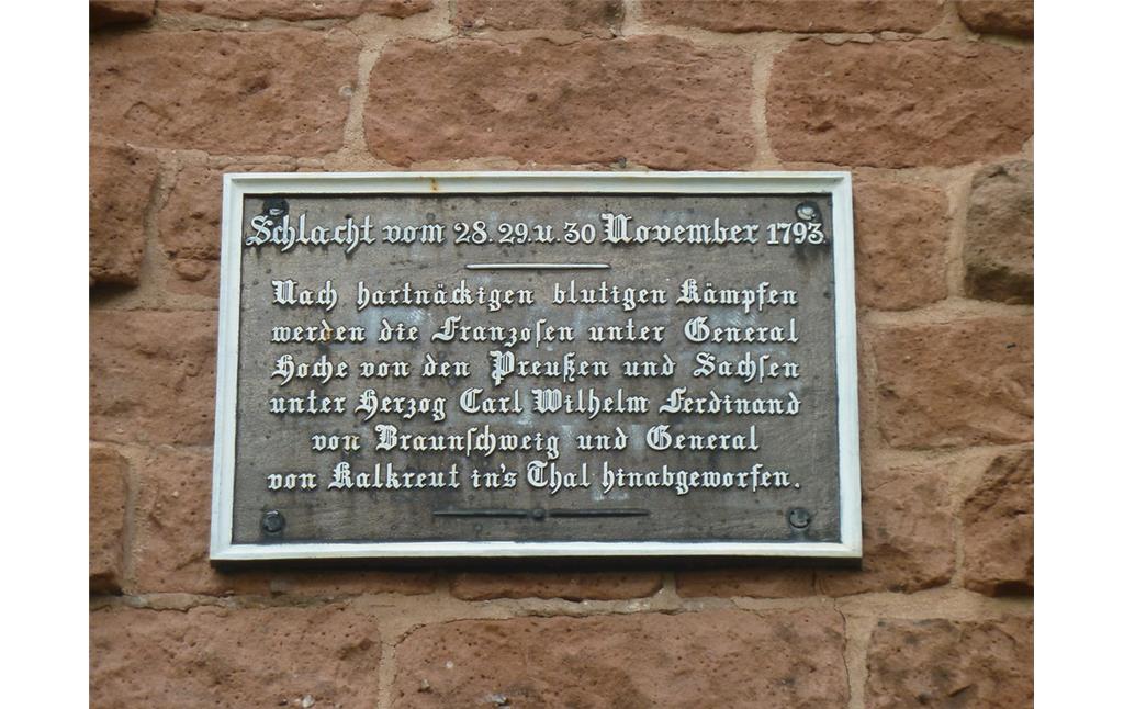 Ansicht der Tafel auf dem Schlachtenturm auf dem Mühlberg bei Morlautern (2017).