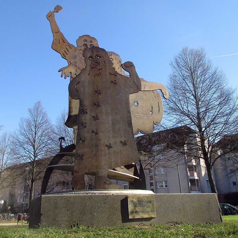 Das Denkmal für die Kölner Komödiantin Gertrud Trude Herr (1927-1991) im Trude-Herr-Park in Köln-Altstadt-Süd (2019).