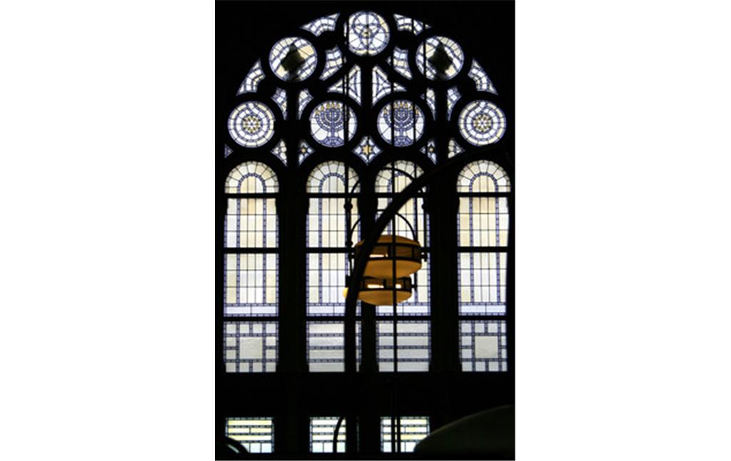 Alte Synagoge Essen: die Festtagsfenster im Obergeschoss (Bild 3, Aufnahme 2007).