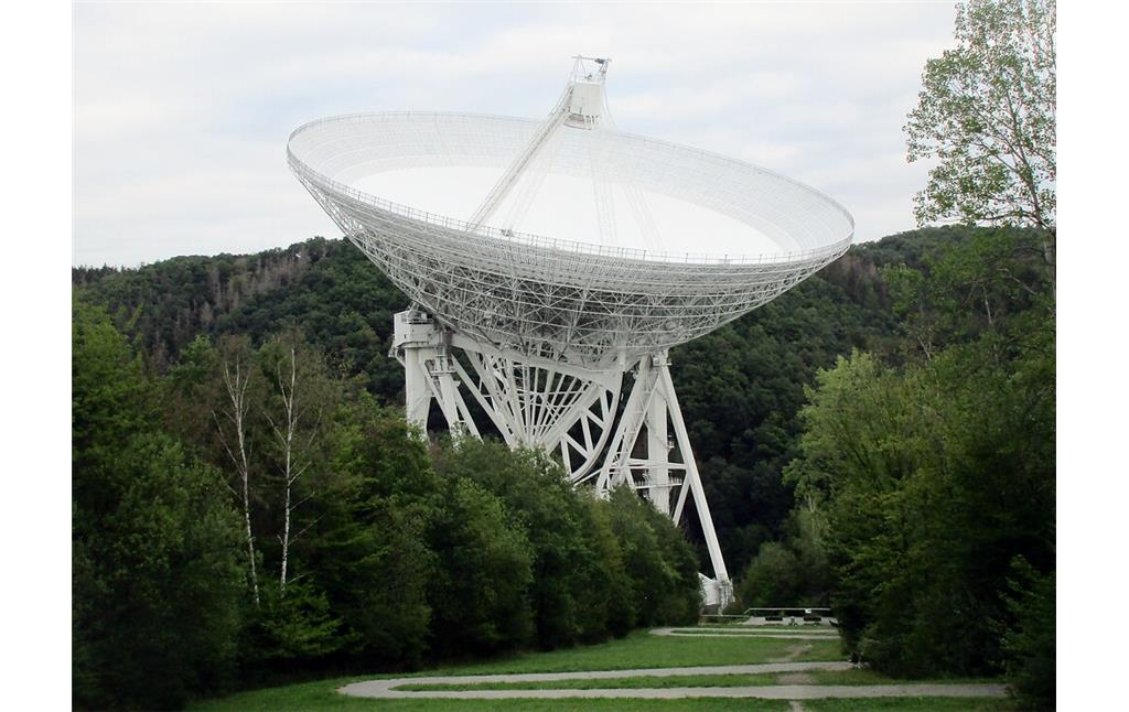 Das Radioteleskop Effelsberg des Max-Planck Instituts für Radioastronomie bei Bad Münstereifel-Effelsberg (2020).