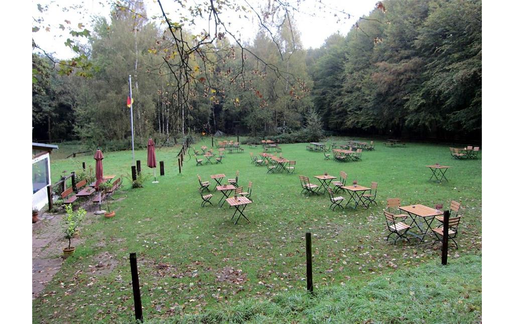 Bereich der Außengastronomie am Forsthaus Telegraf in der Wahner Heide (2011).