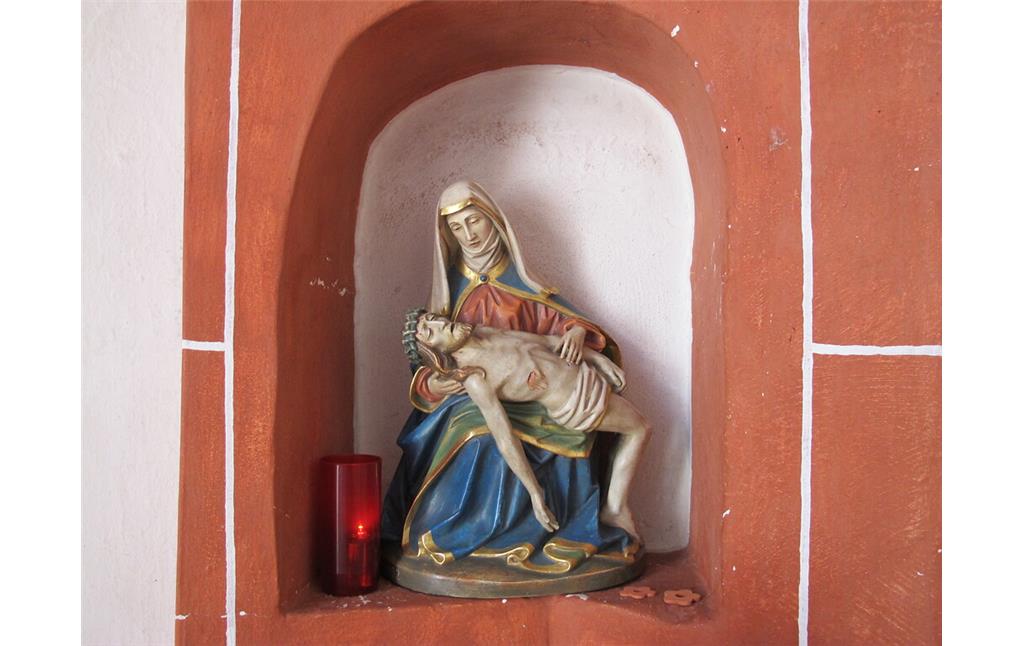 Skulptur der Gottesmutter mit dem gestorbenen Christus auf ihrem Schoß (2022)