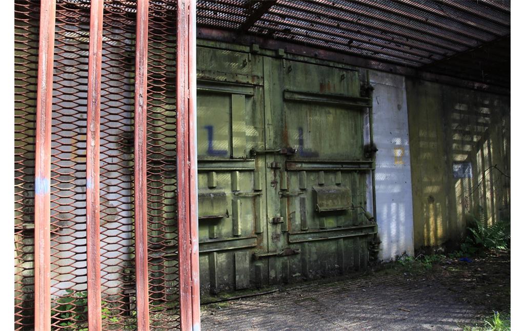 Verschlossenes Tor auf dem Gelände des ehemailgen US-Sonderwaffenlagers Area One in Fischbach bei Dahn (2018).