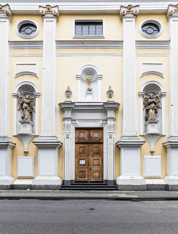 Portal der Ursulinenkirche Sankt Corpus Christi im Kölner Eigelsteinviertel (2021)
