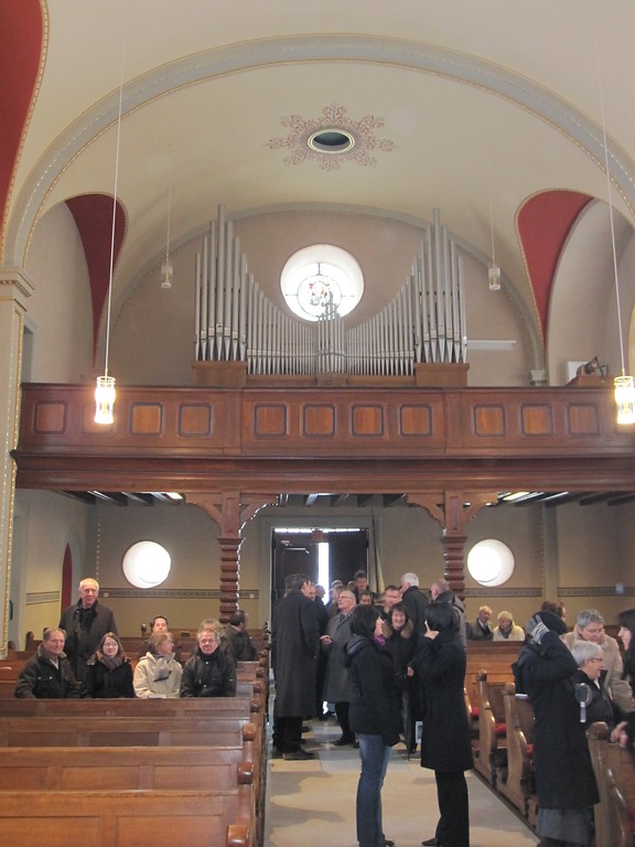 Filialkirche St. Agatha in Bongard (2009): Das Innere der Kirche mit Empore und Orgel nach der Renovierung.