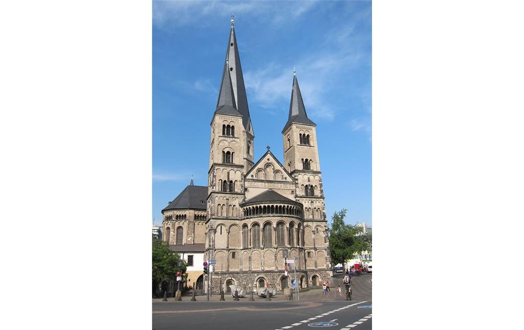 Ostfassade der Katholischen Pfarrkirche Sankt Cassius und Florentius in Bonn (2013)