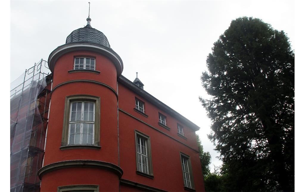 Gebäudeansicht von Burg Wissem in Troisdorf (2016).