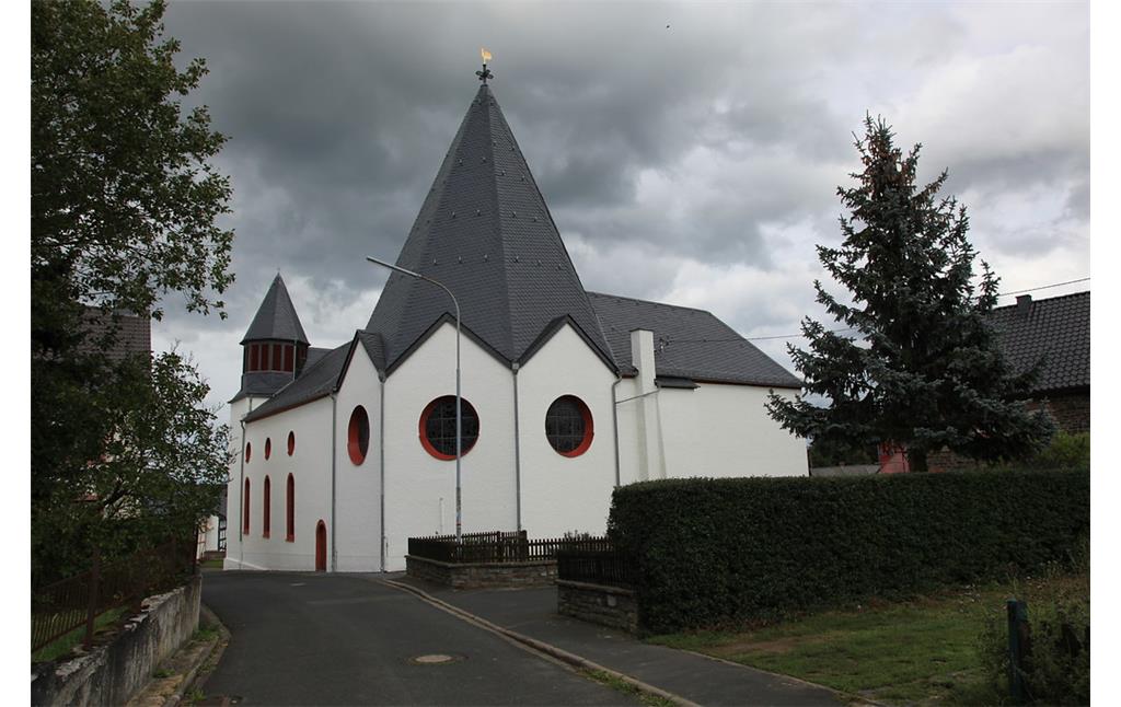 Die Katholische Pfarrkirche St. Appolonia in Kelberg-Bodenbach (2011).