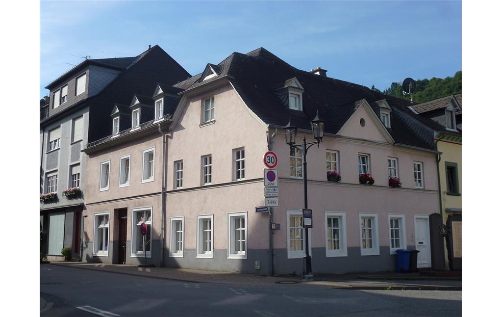 Wohnhaus in der Liebfrauenstraße 49 in Oberwesel (2016): Das repräsentative Bürgerhaus dient als städtebauliche Akzentuierung zu Beginn der Liebfrauenstraße.