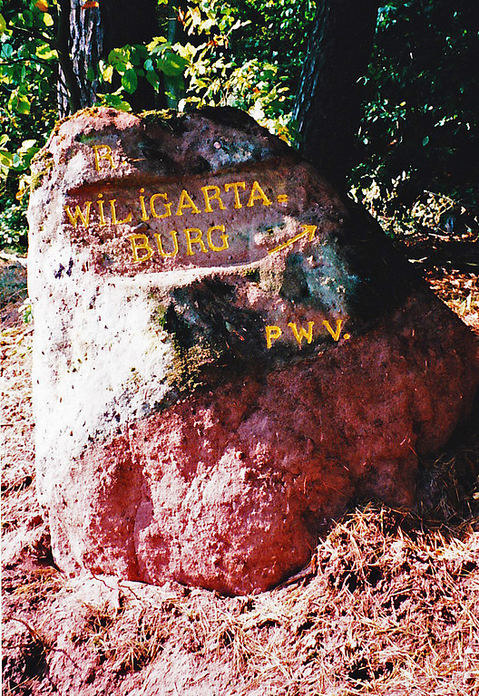 Ritterstein Nr. 49 "R. Wiligartaburg" bei Wilgartswiesen (1999)